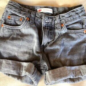 Levi Girlfriend Jean Shorts, Size 7 Regular